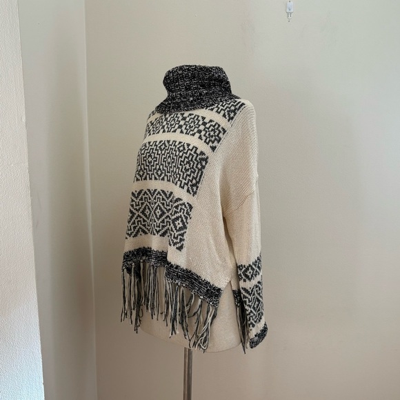 Miss Me Rare Bohemian Southwestern Navajo Fringe Turtleneck Sweater Size M/L - Picture 2 of 12